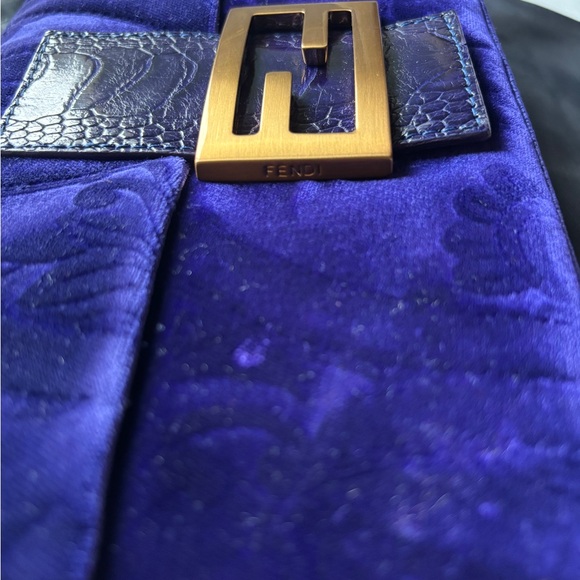 Vintage Fendi Baguette in embroidered purple velvet - Picture 14 of 16